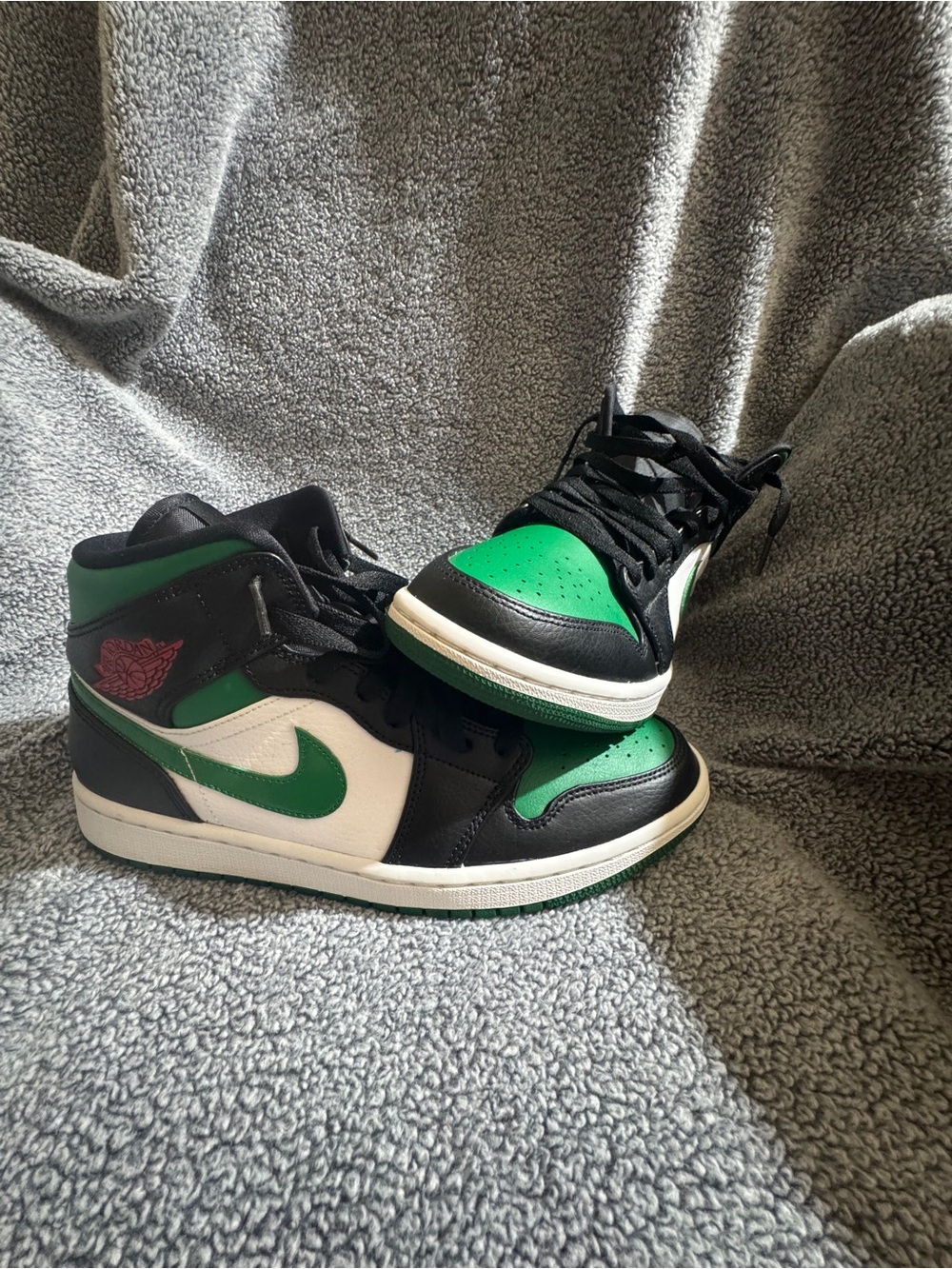 Air Jordan 1 Mid "Pine Green"